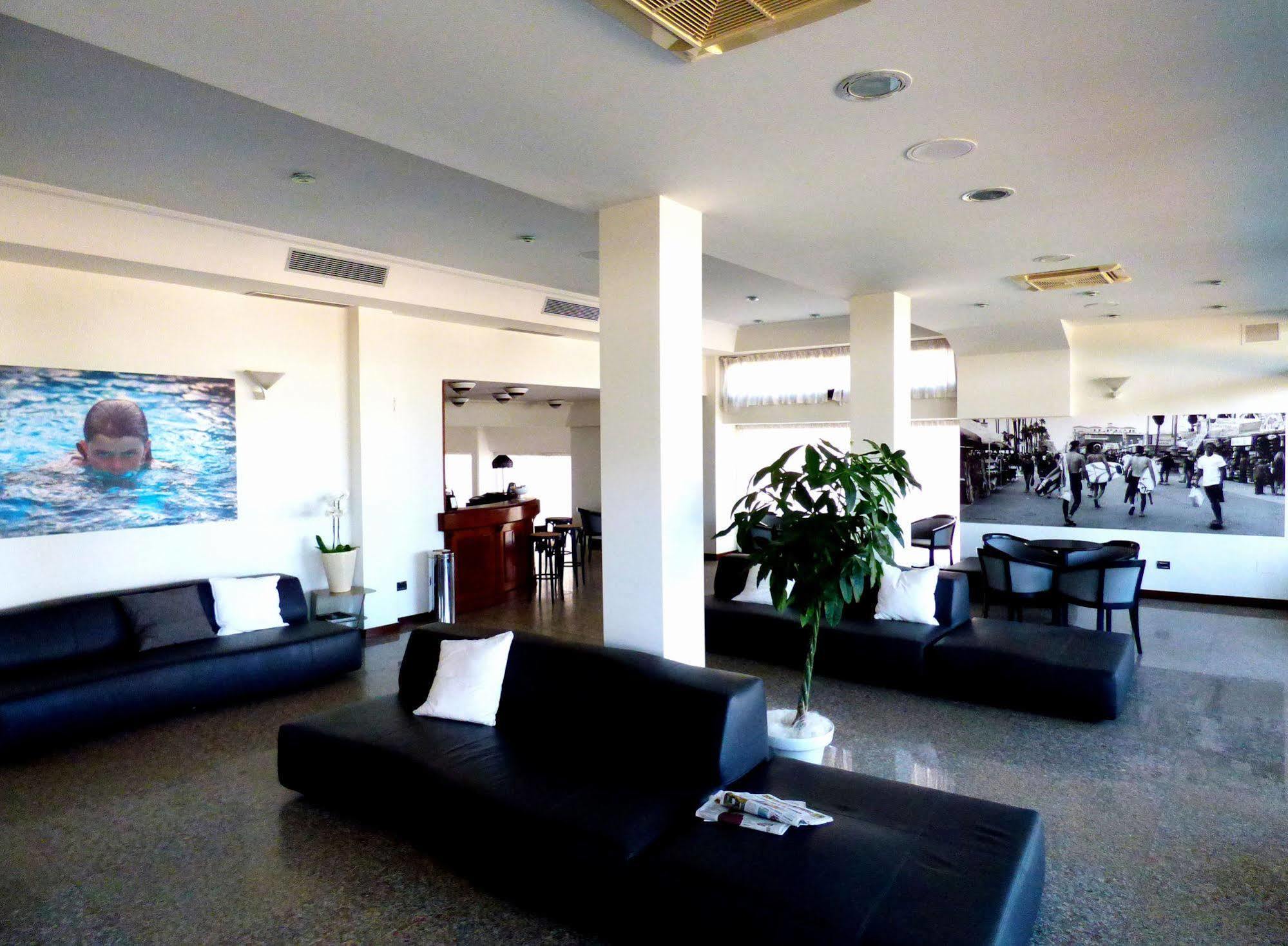 Hotel Cristallo セニガッリア エクステリア 写真
